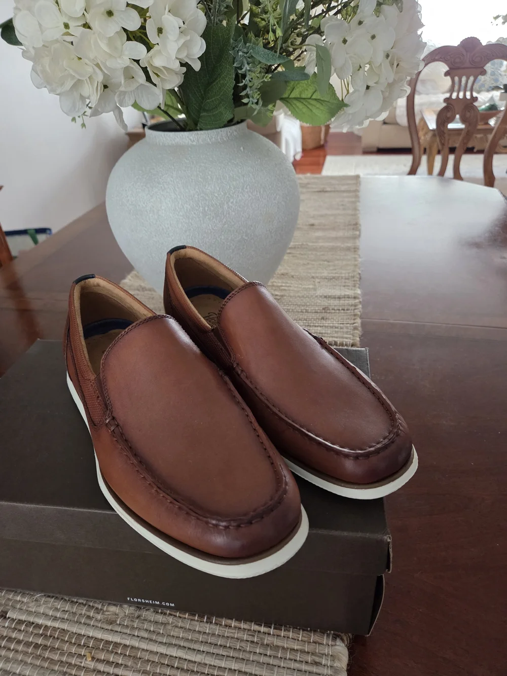 New Florsheim Men's Slip-On Leather Loafers in Saddle Brown with White Sole 8.5